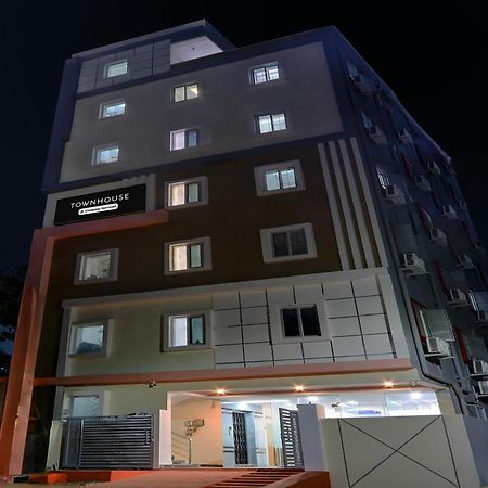 Super Townhouse Nanak Ram Guda Near Waverock Sez Hyderabad Luaran gambar