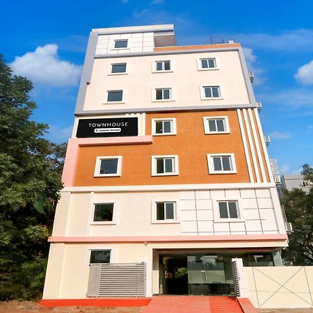 Super Townhouse Nanak Ram Guda Near Waverock Sez Hyderabad Luaran gambar