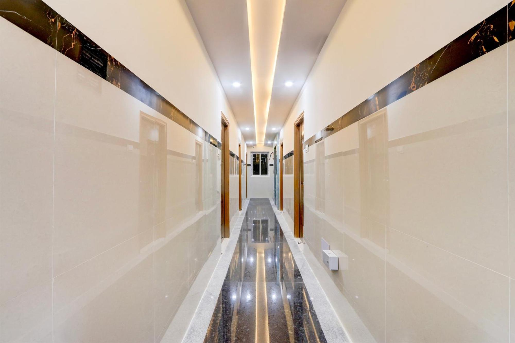 Super Townhouse Nanak Ram Guda Near Waverock Sez Hyderabad Luaran gambar