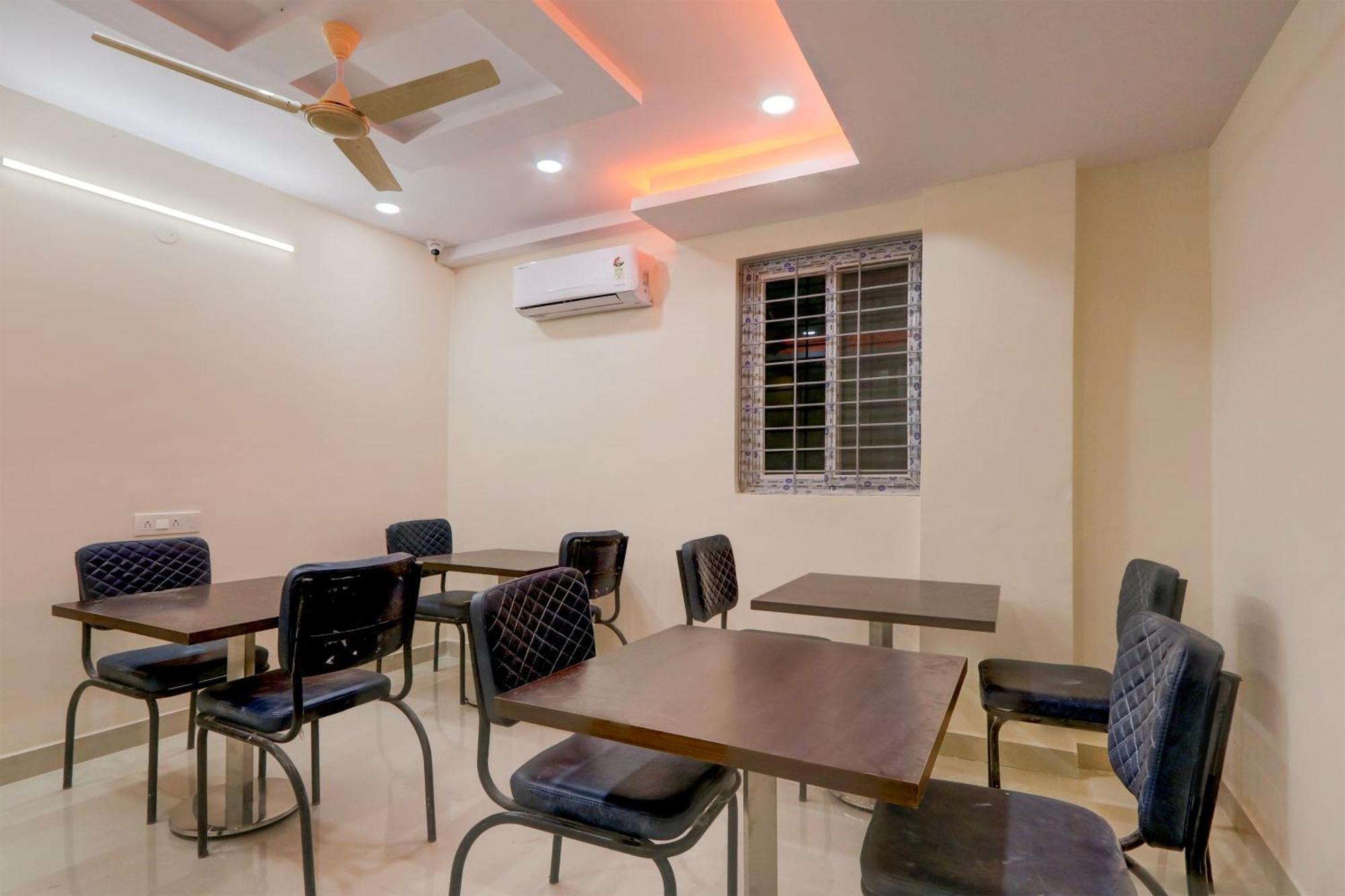 Super Townhouse Nanak Ram Guda Near Waverock Sez Hyderabad Luaran gambar