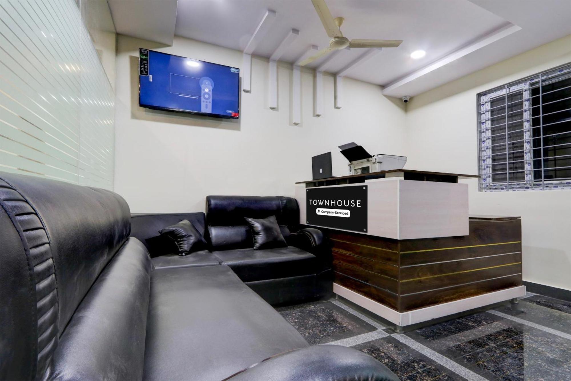 Super Townhouse Nanak Ram Guda Near Waverock Sez Hyderabad Luaran gambar