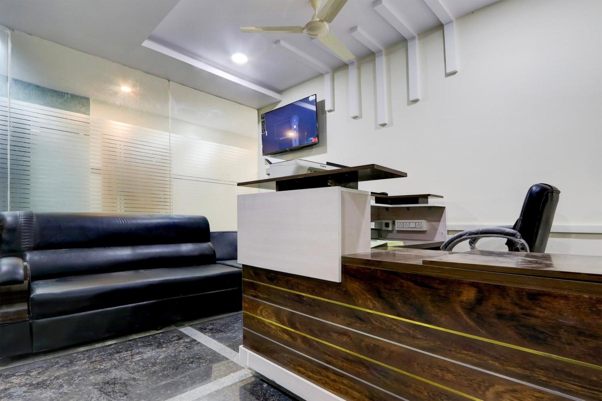 Super Townhouse Nanak Ram Guda Near Waverock Sez Hyderabad Luaran gambar