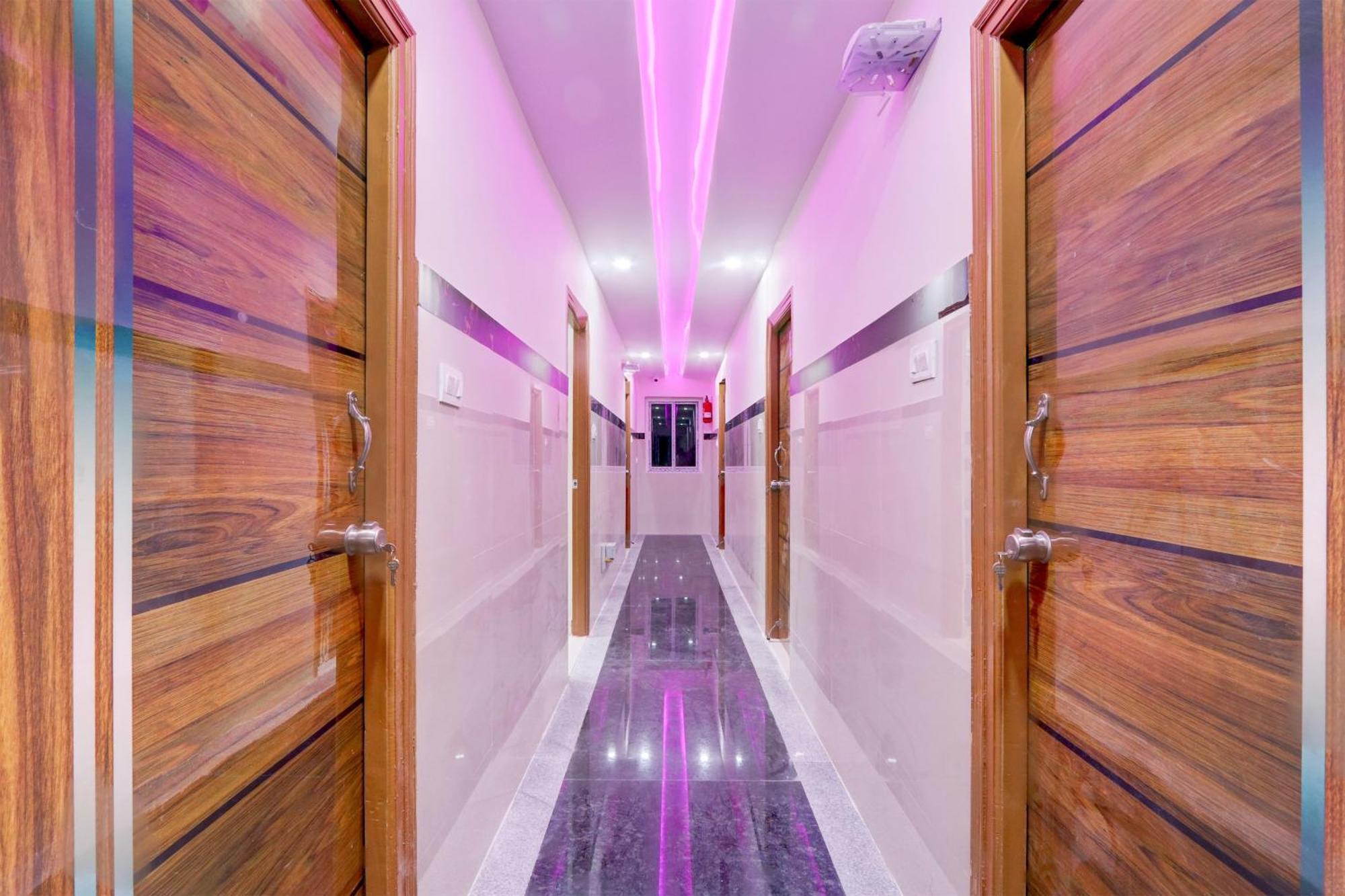 Super Townhouse Nanak Ram Guda Near Waverock Sez Hyderabad Luaran gambar